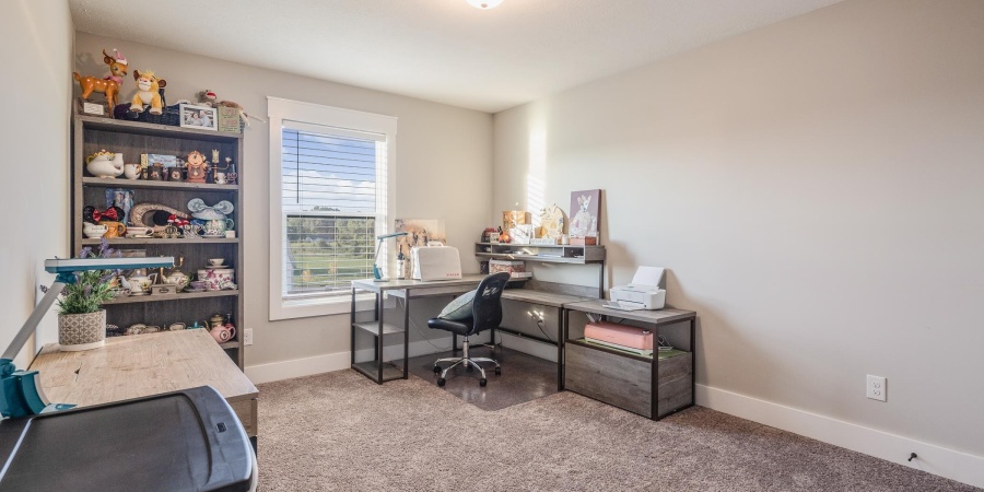 637 E Benjamin Street, Ellettsville, Indiana 47429-2054,MLS,202546345