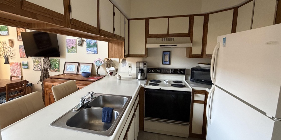 4050 E Eagle Bay Drive, Bloomington, Indiana 47401-9708,MLS,202546661