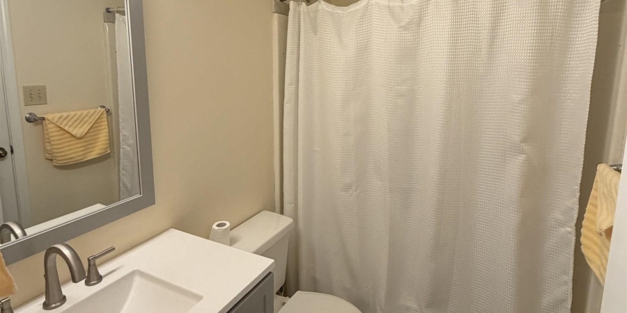 4050 E Eagle Bay Drive, Bloomington, Indiana 47401-9708,MLS,202546661