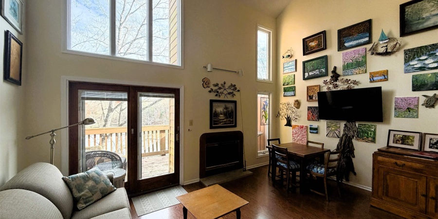 4050 E Eagle Bay Drive, Bloomington, Indiana 47401-9708,MLS,202546661