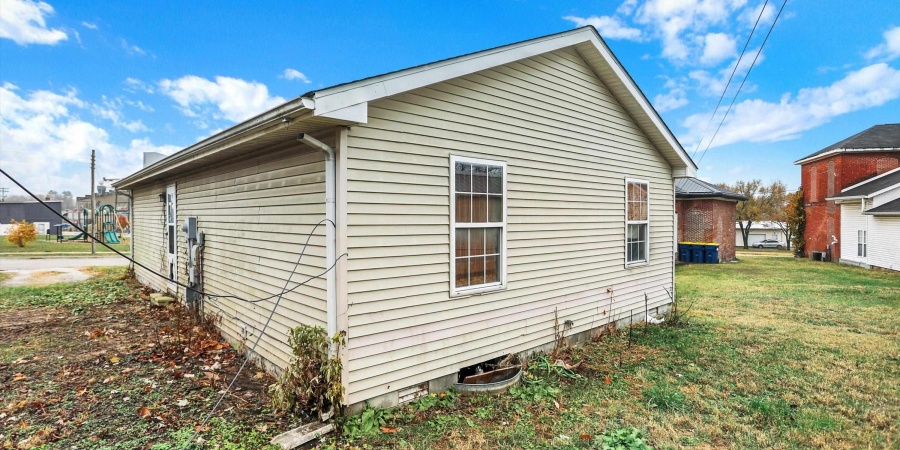 800 Maple Avenue, Greencastle, Indiana 46135,MLS,202547168