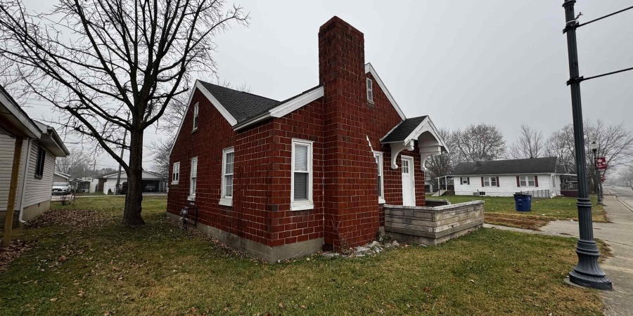 1211 & 1209 W Main Street, Mitchell, Indiana 47446,MLS,202547184