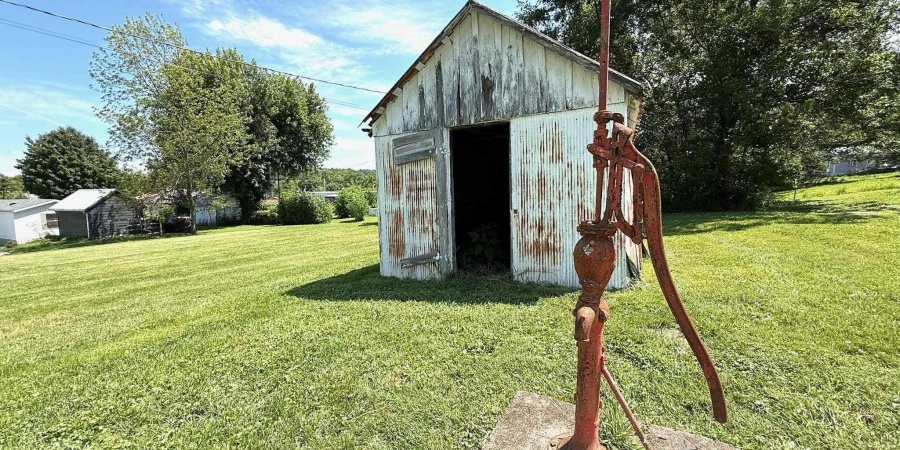 3640 Old Vincennes Road, Mitchell, Indiana 47446,MLS,202547573