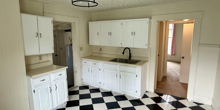 921 Lincoln Avenue, Bedford, Indiana 47421,MLS,202520903