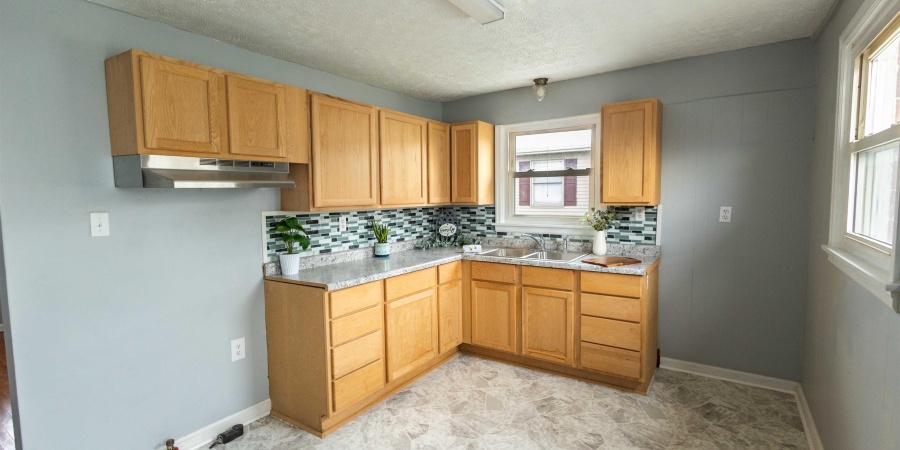 844 W Frank Street, Mitchell, Indiana 47446,MLS,202548101