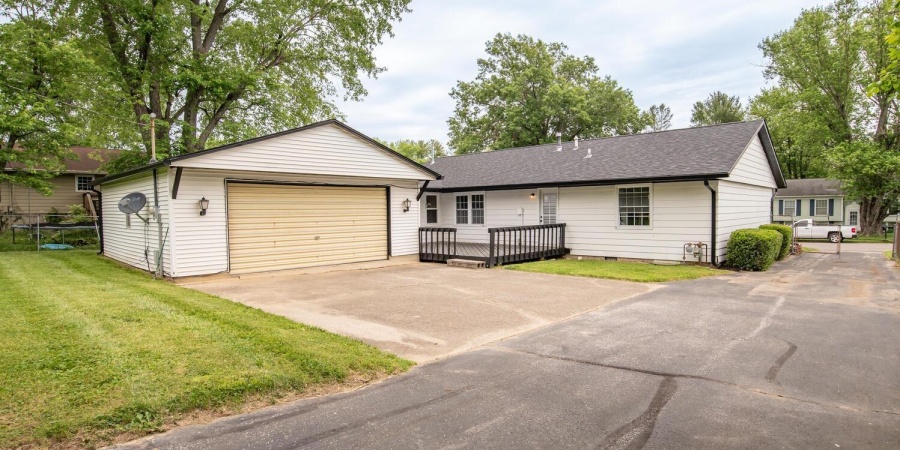 3212 S Fairington Drive, Bloomington, Indiana 47403,MLS,202548352