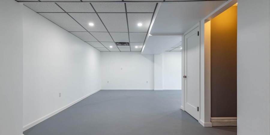 635 N Robin Drive, Ellettsville, Indiana 47429-1636,MLS,202548606