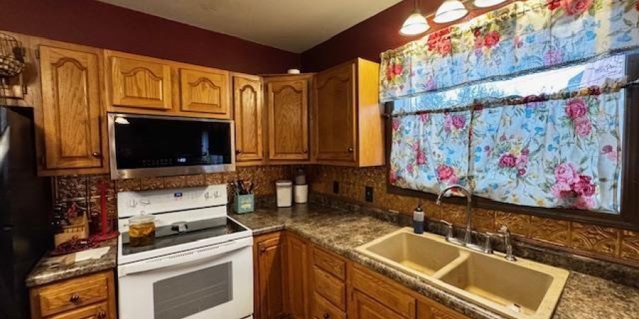 21 S Main Street, Rosedale, Indiana 47874,MLS,202548622