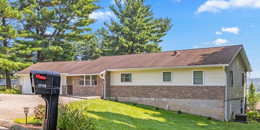 1744 Parkview Drive, Bedford, Indiana 47421,MLS,202548794