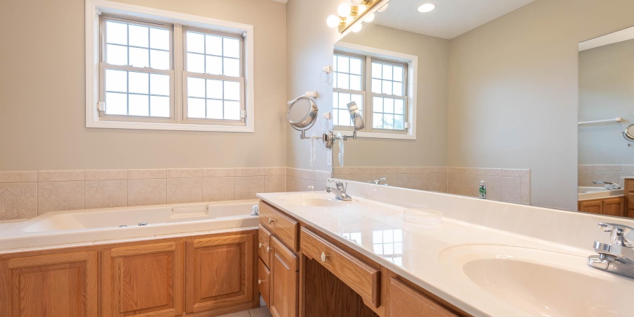 5600 S Ornamental Drive, Bloomington, Indiana 47401-9302,MLS,202549218