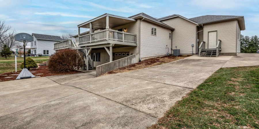 5600 S Ornamental Drive, Bloomington, Indiana 47401-9302,MLS,202549218