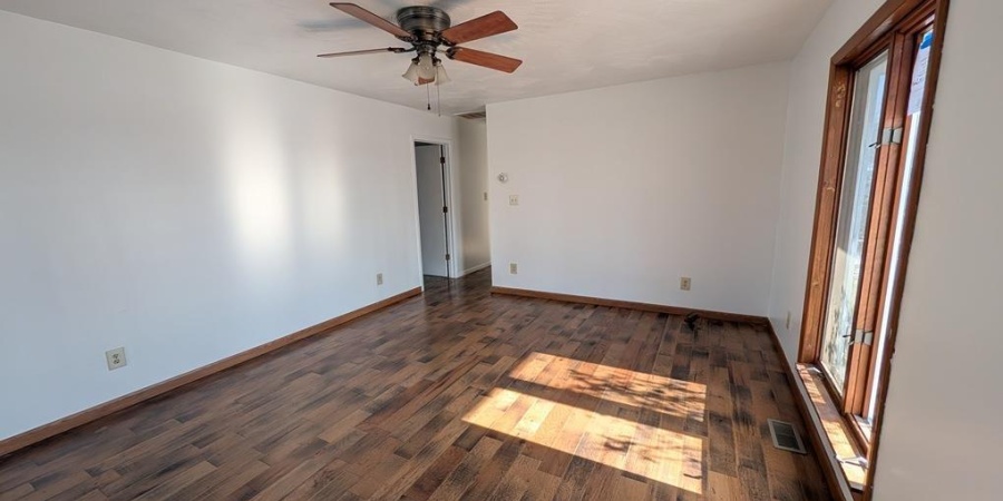 450 W Douglas Street, Martinsville, Indiana 46151-1005,MLS,202549226