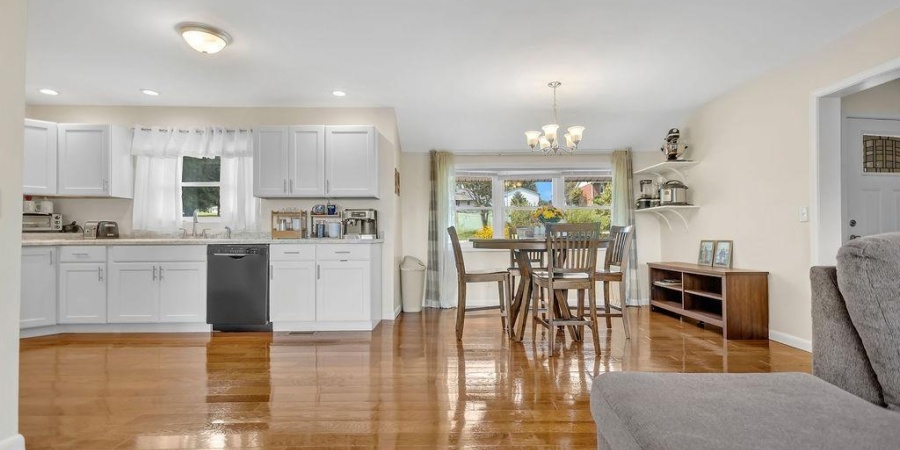 1744 parkview Drive, Bedford, Indiana 47421,MLS,202549414