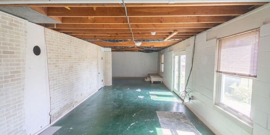 1744 parkview Drive, Bedford, Indiana 47421,MLS,202549414