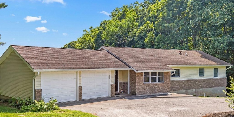 1744 parkview Drive, Bedford, Indiana 47421,MLS,202549414