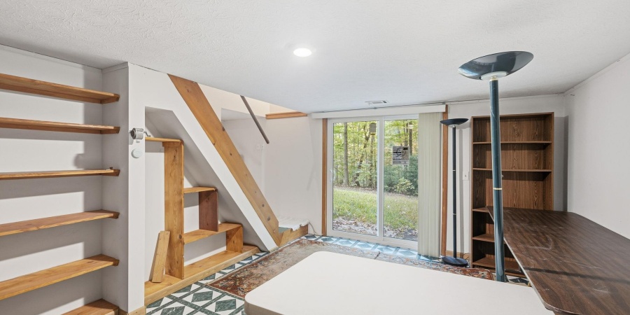 946 E Chambers Pike, Bloomington, Indiana 47408,MLS,202600055