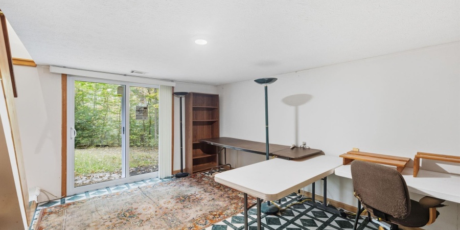 946 E Chambers Pike, Bloomington, Indiana 47408,MLS,202600055