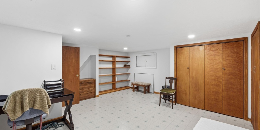 946 E Chambers Pike, Bloomington, Indiana 47408,MLS,202600055