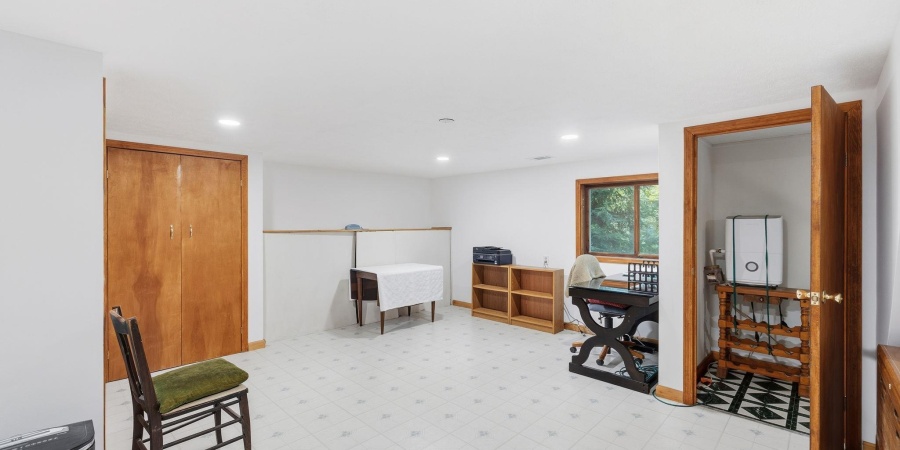 946 E Chambers Pike, Bloomington, Indiana 47408,MLS,202600055