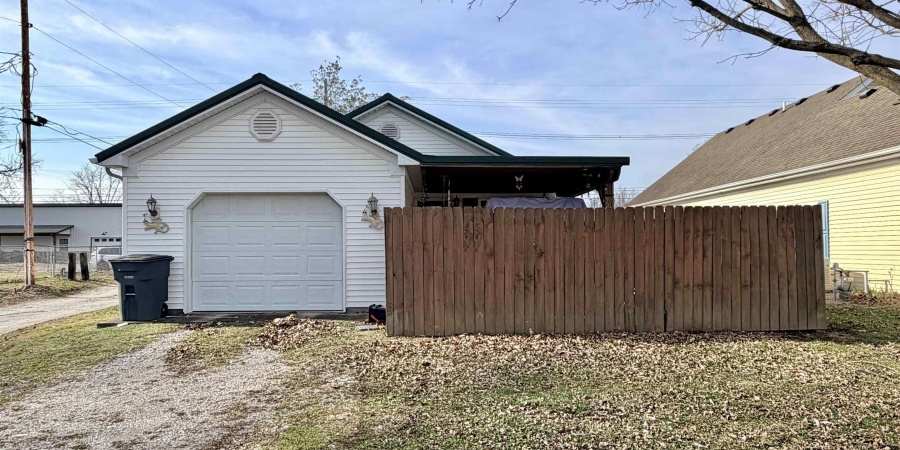 139 NE 11th Street, Linton, Indiana 47441,MLS,202600526