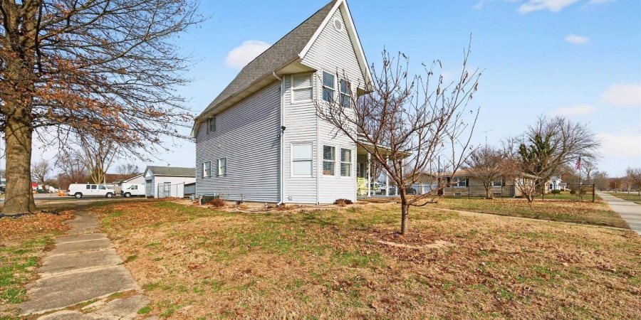 210 W Main Street, Worthington, Indiana 47471,MLS,202600563