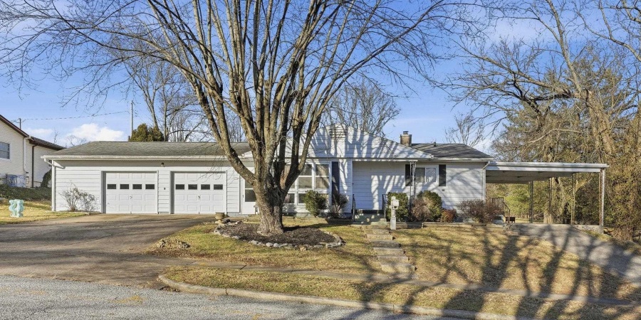 411 Eastview Drive, Bedford, Indiana 47421,MLS,202600871