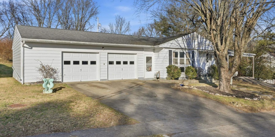 411 Eastview Drive, Bedford, Indiana 47421,MLS,202600871