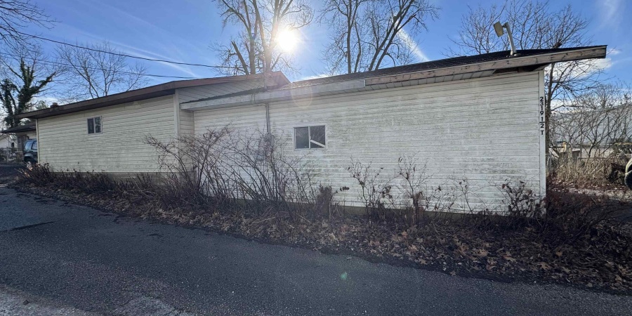 2319 1/2 T Street, Bedford, Indiana 47421,MLS,202601161