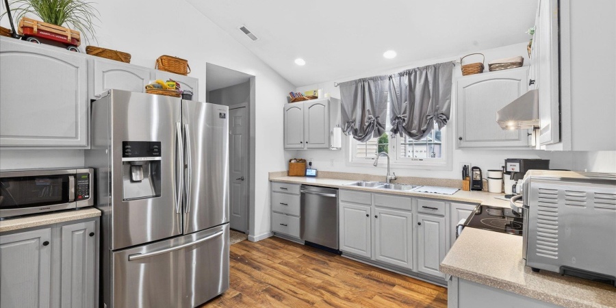 7404 W Higgins Court, Ellettsville, Indiana 47429-2204,MLS,202601193