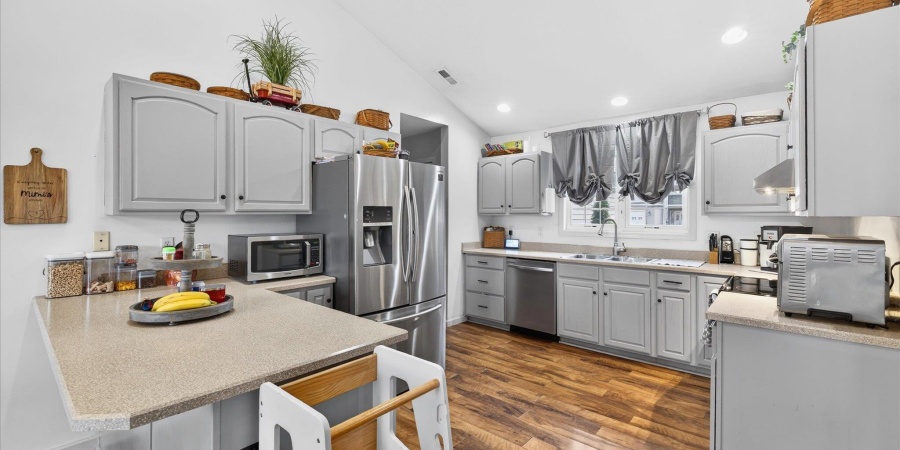 7404 W Higgins Court, Ellettsville, Indiana 47429-2204,MLS,202601193