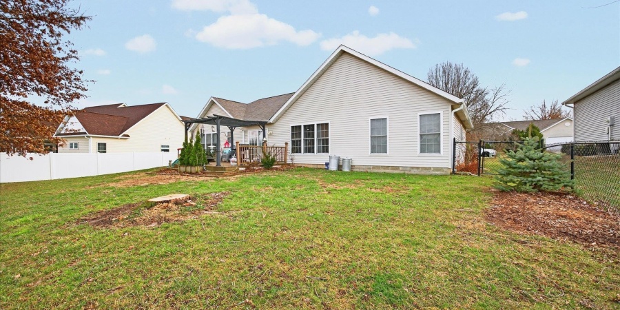 7404 W Higgins Court, Ellettsville, Indiana 47429-2204,MLS,202601193