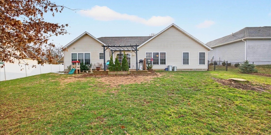 7404 W Higgins Court, Ellettsville, Indiana 47429-2204,MLS,202601193