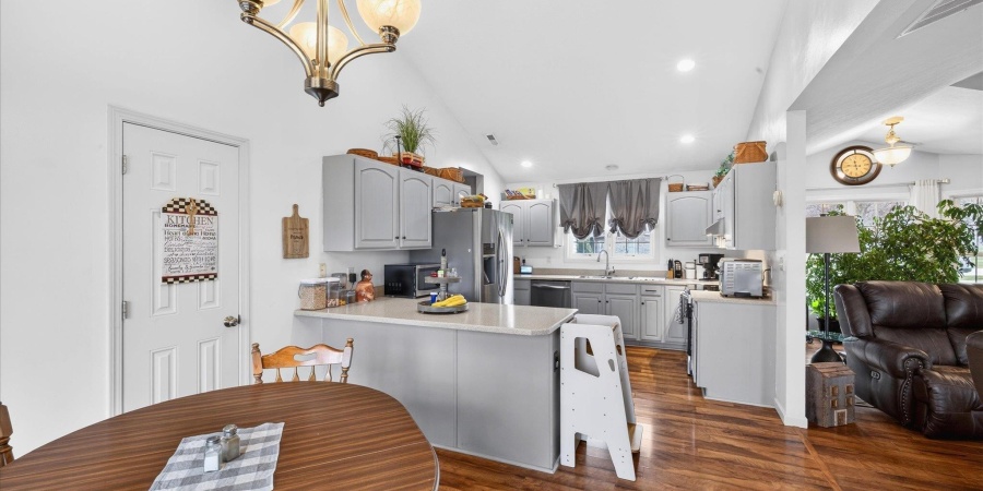 7404 W Higgins Court, Ellettsville, Indiana 47429-2204,MLS,202601193