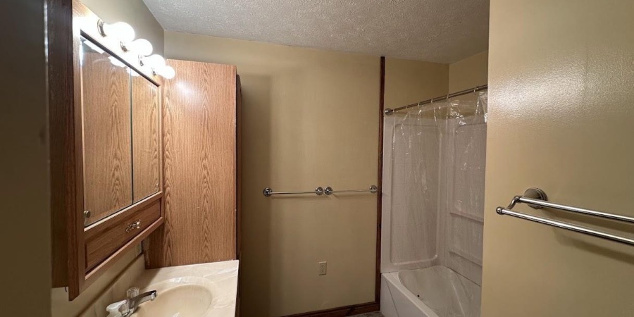 633 S Washington Street, Bloomfield, Indiana 47424,MLS,202601240