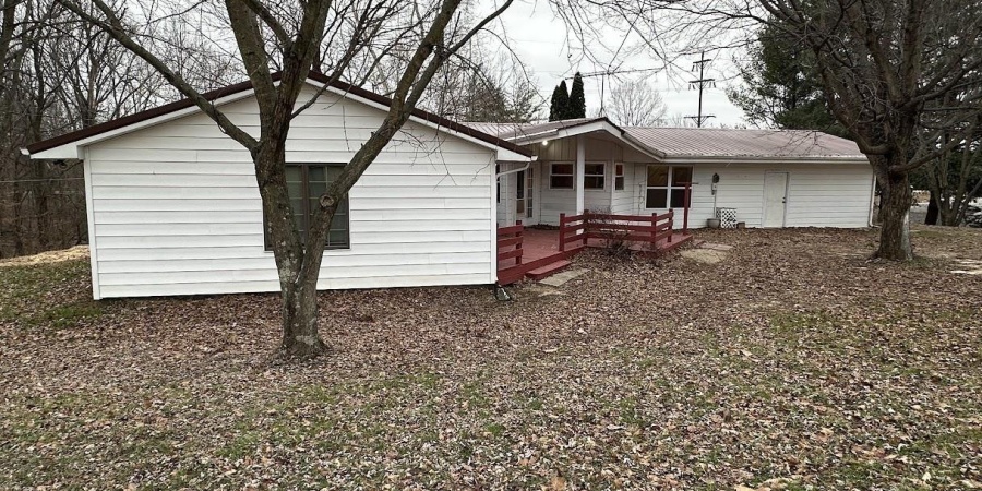633 S Washington Street, Bloomfield, Indiana 47424,MLS,202601240