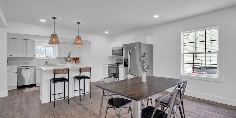 1907 11th Street, Bedford, Indiana 47421,MLS,202601440