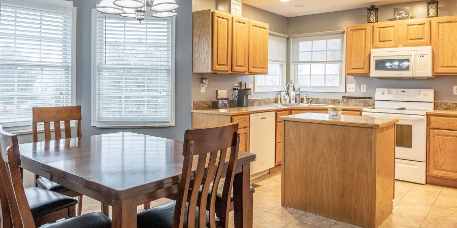 515 Southridge Drive, Bedford, Indiana 47421-9262,MLS,202601931