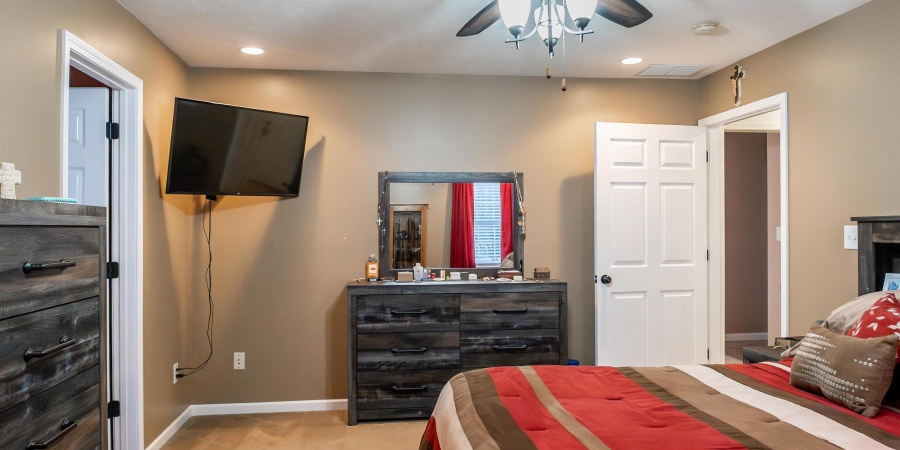 515 Southridge Drive, Bedford, Indiana 47421-9262,MLS,202601931