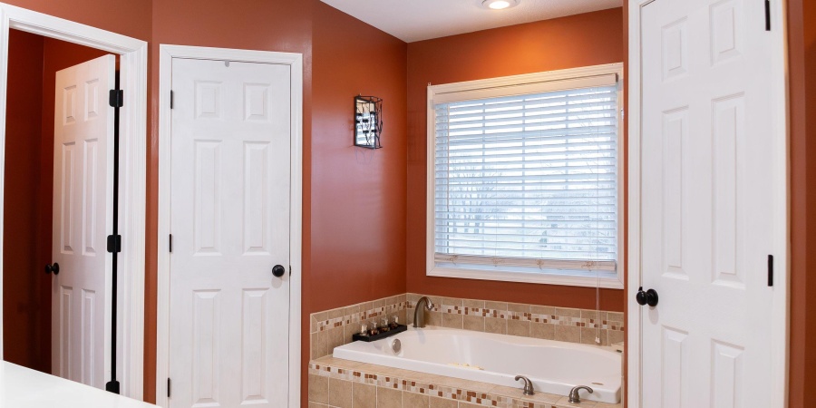 515 Southridge Drive, Bedford, Indiana 47421-9262,MLS,202601931