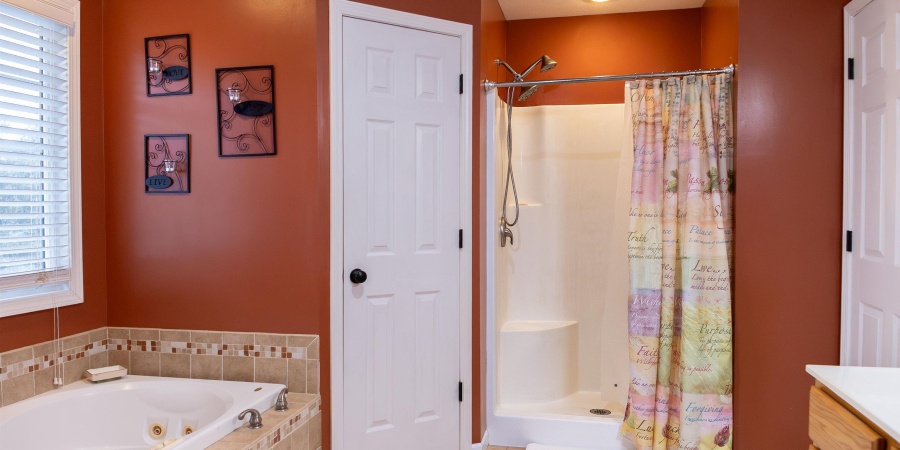 515 Southridge Drive, Bedford, Indiana 47421-9262,MLS,202601931