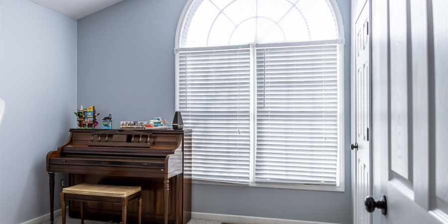 515 Southridge Drive, Bedford, Indiana 47421-9262,MLS,202601931