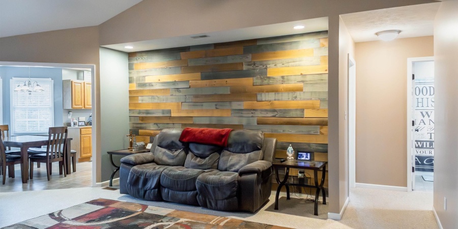 515 Southridge Drive, Bedford, Indiana 47421-9262,MLS,202601931