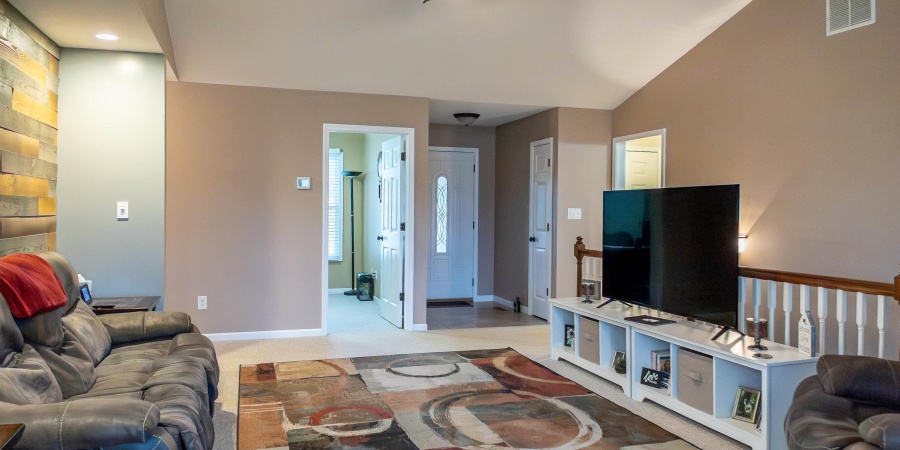 515 Southridge Drive, Bedford, Indiana 47421-9262,MLS,202601931