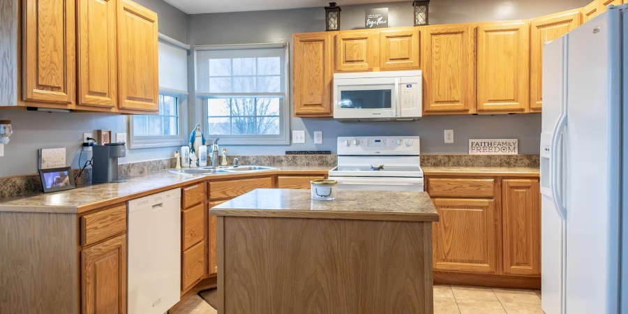 515 Southridge Drive, Bedford, Indiana 47421-9262,MLS,202601931