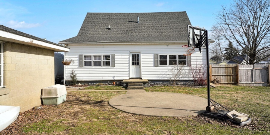 425 N 9th Street, Mitchell, Indiana 47446,MLS,202601942