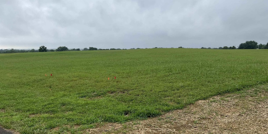 2002 E Charles Way, Bloomington, Indiana 47401,MLS,202528051