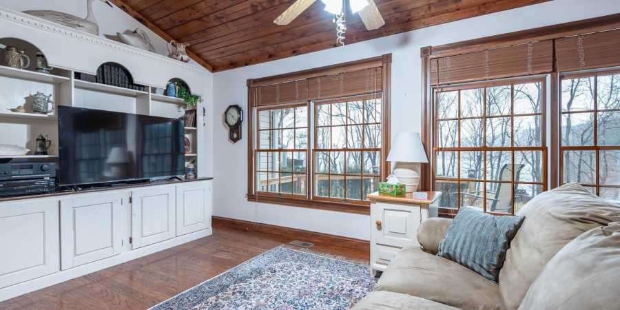 8031 E Hardin Ridge Road, Heltonville, Indiana 47436-9600,MLS,202602130