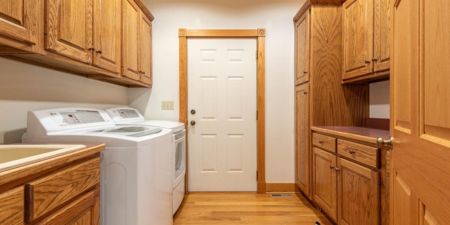 2557 S Smith Road, Bloomington, Indiana 47401-8943,MLS,202602136