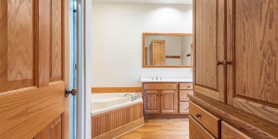 2557 S Smith Road, Bloomington, Indiana 47401-8943,MLS,202602136