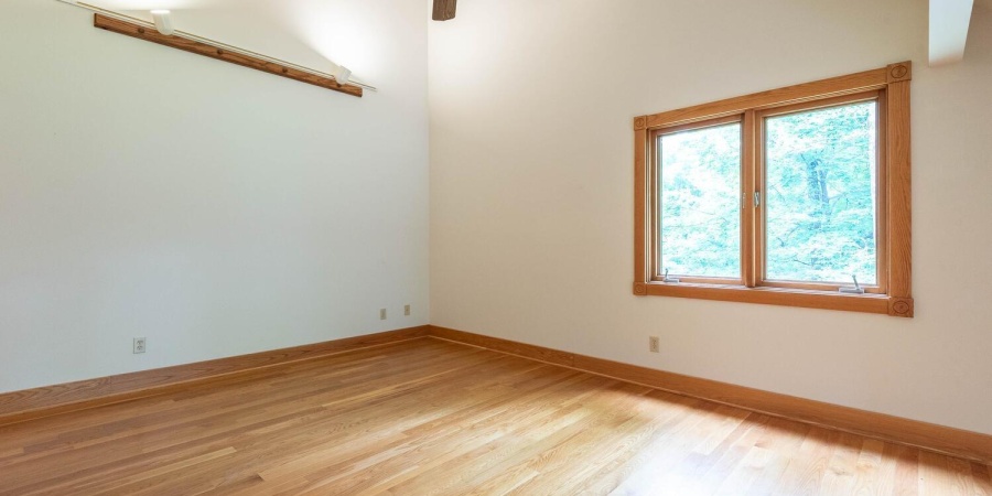 2557 S Smith Road, Bloomington, Indiana 47401-8943,MLS,202602136